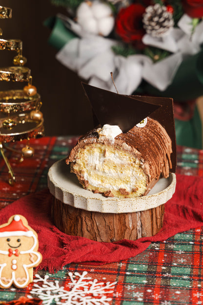 BÛCHE DE NOËL (YULE LOG CAKE) - Valrhona detail view | Miyabi Cakery